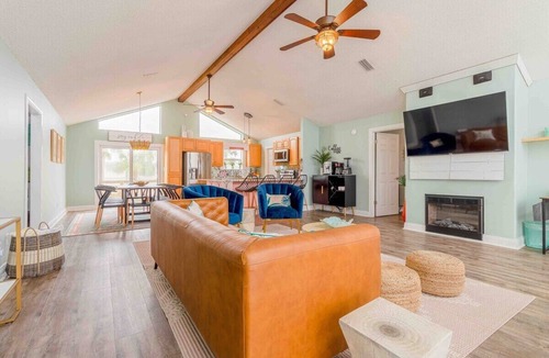 Toilla Segunda House | Modern Beach Oasis | Hot Tub + 2 Min Walk to Beach