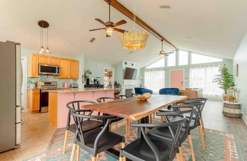 Toilla Segunda House | Modern Beach Oasis | Hot Tub + 2 Min Walk to Beach