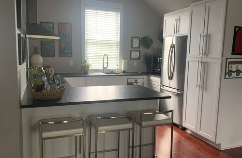 Seville Historic District House | Modern Carriage House in the heart of downtown.Very walkable to everything.