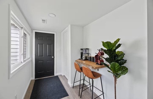 Oxbow House | Modern & Clean Lakehouse Retreat - Beach, Kayaks, Fire Pit, Golfing, Getaway