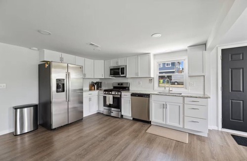 Oxbow House | Modern & Clean Lakehouse Retreat - Beach, Kayaks, Fire Pit, Golfing, Getaway