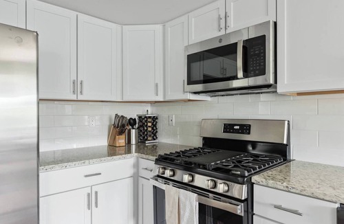 Oxbow House | Modern & Clean Lakehouse Retreat - Beach, Kayaks, Fire Pit, Golfing, Getaway