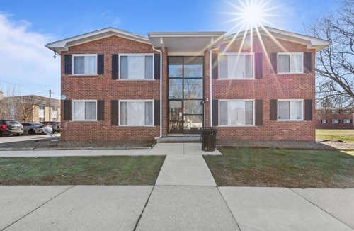 Shelby Township Apartment | Modern Cozy 1 Bedroom Apartment in Shelby Township
