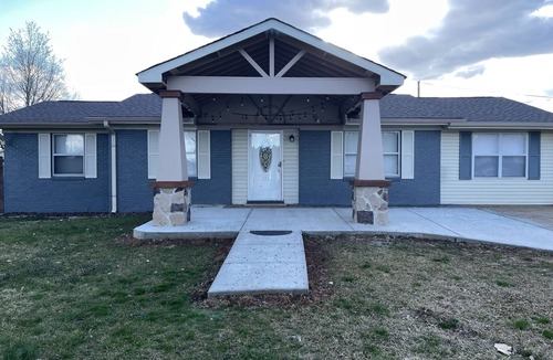 Florence House | Modern & Cozy 4 Bedroom home !