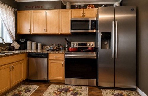 Fairlie-Poplar Historic District Apartment | Modern High-Floor condo at Heart of Downtown & Skyline Balcony
