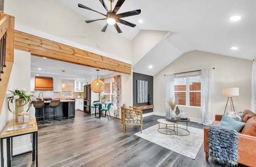Hapeville House | Modern Luxe 5 BR 4 BA home. Near the Airport and Downtown Atlanta