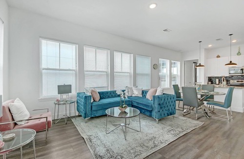 Castleberry Hill Apartment | Modern Retreat Charming 2-bedroom apart in the heart of Atlanta. LOCATION!