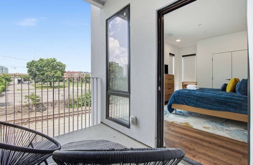 North Capitol Condo | Modern river-view condo with balcony & WiFi - walk to downtown & attractions