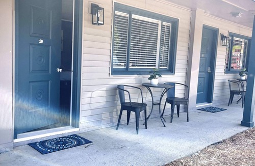 Roscommon Apartment | Modern Room 9-Newly Renovated