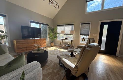 Chattanooga House | Modern, Three-Bedroom House! 5 min from Downtown!
