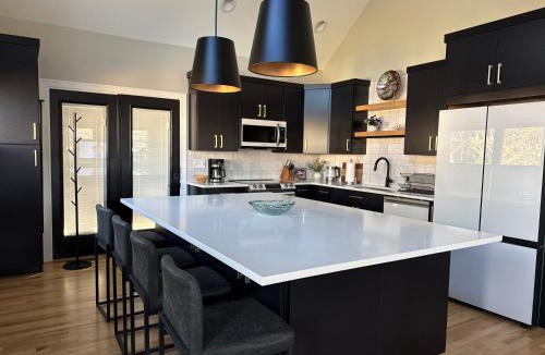 Chattanooga House | Modern, Three-Bedroom House! 5 min from Downtown!