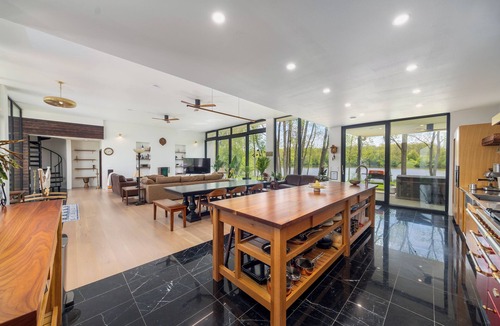 Ann Arbor House | Modern, Ultra-Luxurious, 5 BR/4.5 BA Home on a quiet wooded lake in Ann Arbor
