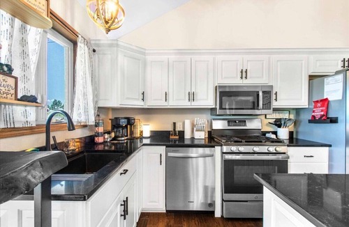 Necedah House | Modern Waterfront Getaway on the Wisconsin River – Between Castle Rock & Lake Petenwell