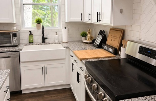 Marshall House | Modern Woodland Retreat - SPECIAL RATES JUNE 26 - JULY 5!