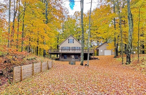Cadillac Cabin | Moosehead Lodge : 4BR : Cadillac, MI : Caberfae Ski/Golf & SXS/Snowmobile Trails