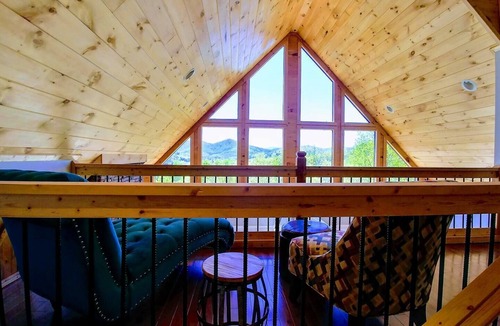 Bryson City Cabin | Mountain‑View Cabin on 3 Acres Hot Tub Near Downtown Bryson City & GSMNP