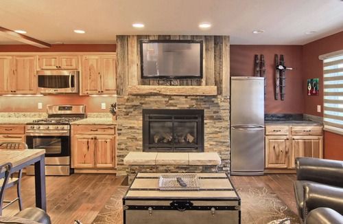 Boyne Falls Condo | Mountain Villa 342 H | Gas Fireplace | Walk to Slopes | 3 Bedroom