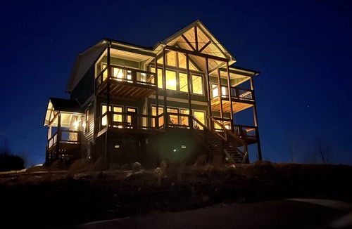 Chalet Village North Cabin | Mt. LeConte Views! 3 King Suites, Hot Tub, Fire Pit, Game Loft, Outdoor Pool
