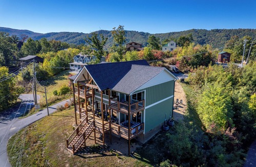 Chalet Village North Cabin | Mt. LeConte Views! 3 King Suites, Hot Tub, Fire Pit, Game Loft, Outdoor Pool