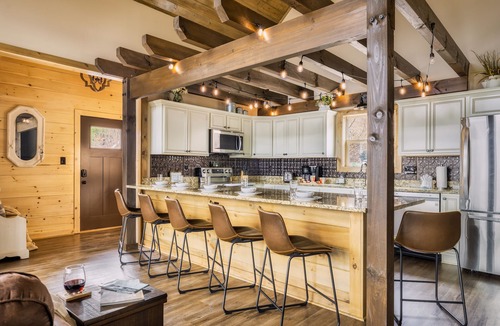 Chalet Village North Cabin | Mt. LeConte Views! 3 King Beds! Hot Tub! 2 Miles to Parkway! Pool!