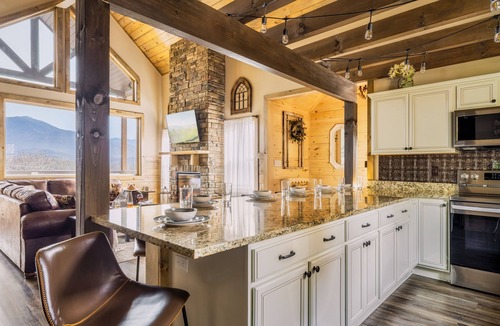 Chalet Village North Cabin | Mt. LeConte Views! 3 King Beds! Hot Tub! 2 Miles to Parkway! Pool!