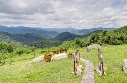 Hot Springs House | Mtn Views! Outdoorsy Hideaway in Hot Springs