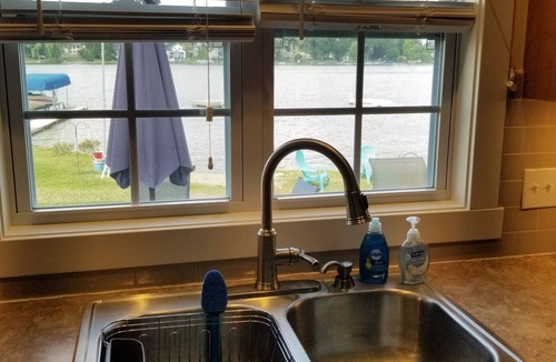 Lowell House | Murray Lake get-away with sunset view