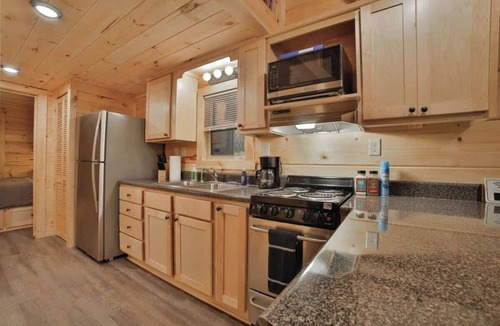 Lookout Valley Neighborhood Association Cabin | Nana Tiny Cabin - City-Side Lookout Mountain