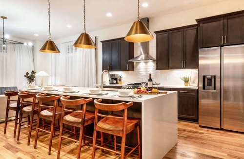 Hadley - Washington House | Nashville rooftop house with karaoke garage, sleeps 12 near Centennial Park