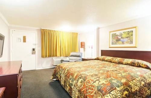 Huntsville Hotel | Nature & Urban Escape, Free Parking, Close to Botanical Gardens & Hiking Trails