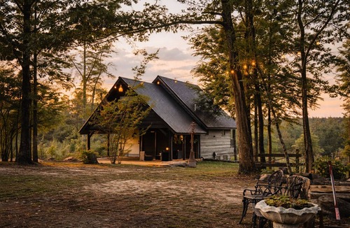 Kosciusko Cabin | Nature walks Ponds Firepit Garden -6 miles off the Natchez Trace