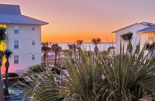 Navarre Beach Condo | Navarre Beach Landing - Beach Gear Included - Walk to Beach - Sunset Views