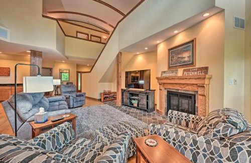 Rome House | Nekoosa Golf Course Retreat w/Hot Tub!