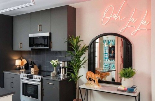 Rolling Mill Hill Apartment | Neon rooftop penthouse near Broadway, sleeps 10, downtown Nashville