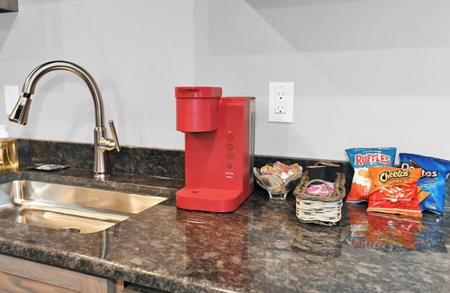 Cullman Condo | New 1 Bedroom Loft Condo in Downtown Cullman with Murphy Bed to Sleep 4