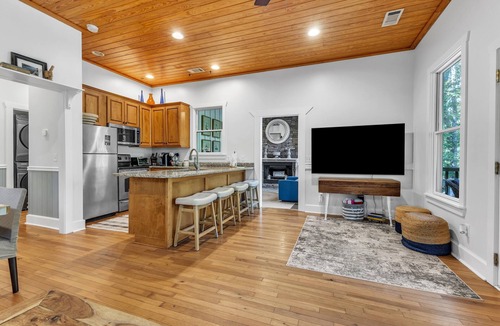 Dadeville Cabin | New! 2 bedroom/2 bath water access cabin at Lake Martin! Sleeps 8!