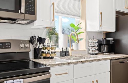 Roseville Apartment | New! Charming Upper Unit in the Heart of Roseville