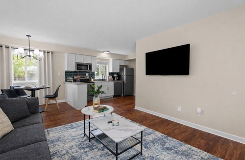 Roseville Apartment | New! Comfortable 1BR Flat Near Downtown Roseville