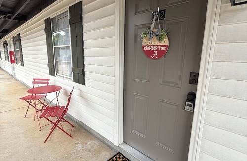 Tuscaloosa Condo | NEW condo- 1.5mi walk to Bryant-Denny! Cozy 2/2 perfect for Gameday weekends!