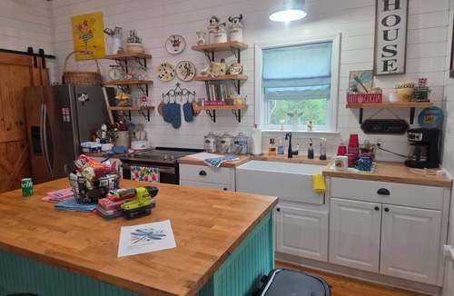 North West Florida Cottage | New cozy 1-bedroom cottage in quaint Vernon with AC, 30 min to Panama city beach