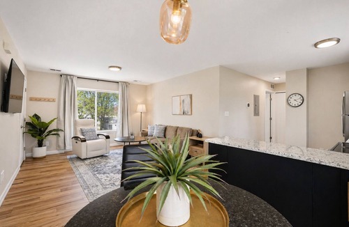 Roseville Apartment | New! Cozy 1BR Upper Unit in the Heart of Roseville