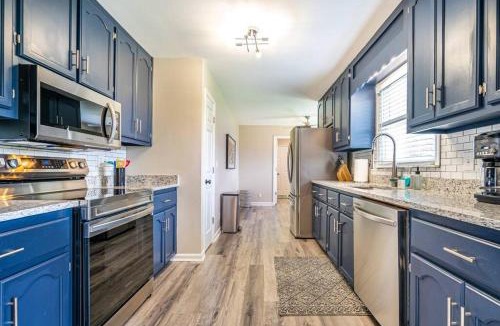 Athens House | NEW Fully stocked luxury home close to I65 and I72