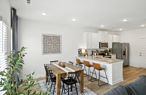 Normal House | New modern Townhouse, 3BR, 2.5B, near Mid City