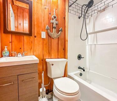 Greenbush House | New renovated bathroom & new roof - Lake Huron 4