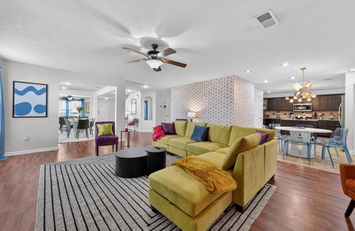 Normal House | NEW! Southern Comfort Escapes 5BR for 14 Near NASA