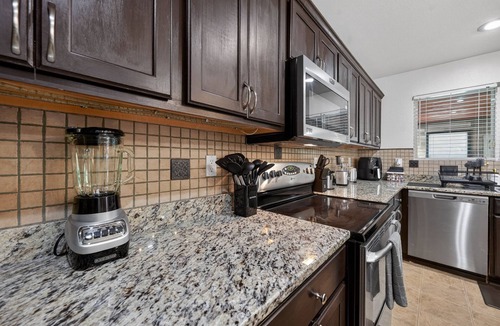 Normal House | NEW! Southern Comfort Escapes 5BR for 14 Near NASA