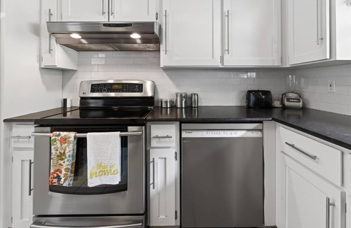 San Luis House | NEW! Sprawling 5BR Oasis Near FSU & Trails