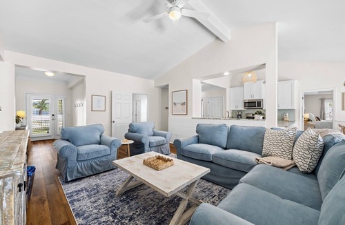 Clipper Cove House | New! Walk to Beach - Free Golf Cart - Pool - 3 Kings - Updated - Crystal Beach