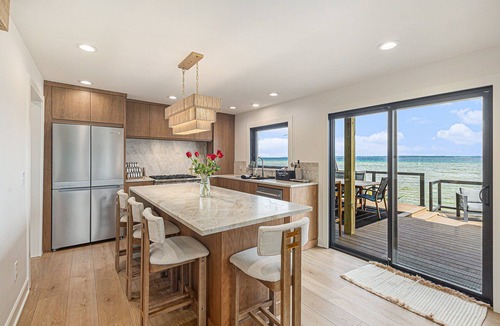 Traverse City House | 🌅 NEW! Waterfront Retreat on West Bay – Hot Tub, Games & Zen Den ➠ 7345