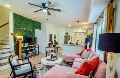 Graysville House | 𝔑𝔢𝔴𝔹𝕆𝕄| Two Townhomes in Hamilton Place| Near Mall